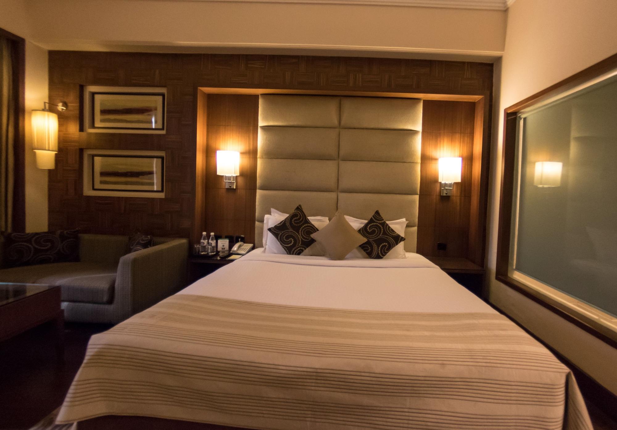 The Bristol Hotell Gurgaon Eksteriør bilde