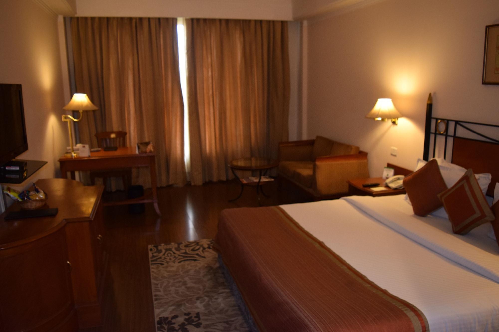 The Bristol Hotell Gurgaon Eksteriør bilde