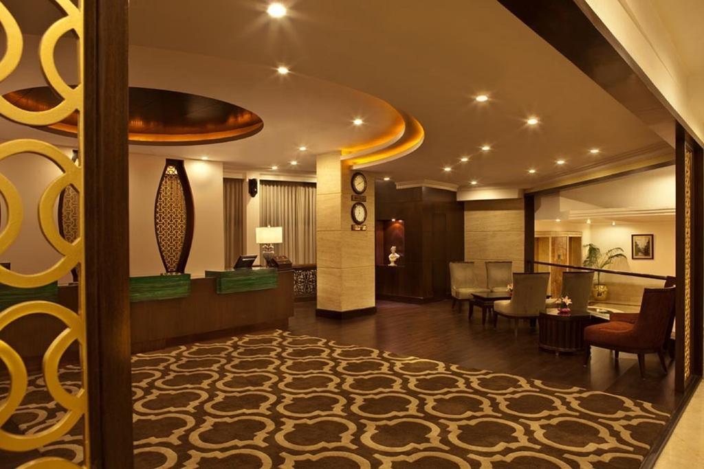 The Bristol Hotell Gurgaon Eksteriør bilde