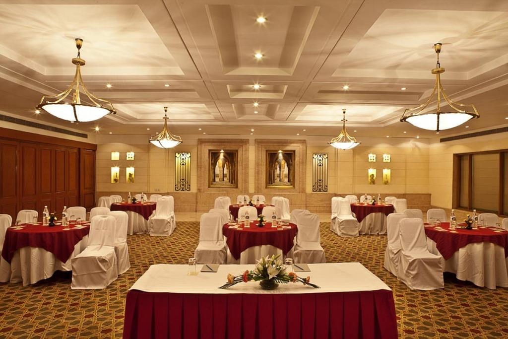 The Bristol Hotell Gurgaon Eksteriør bilde
