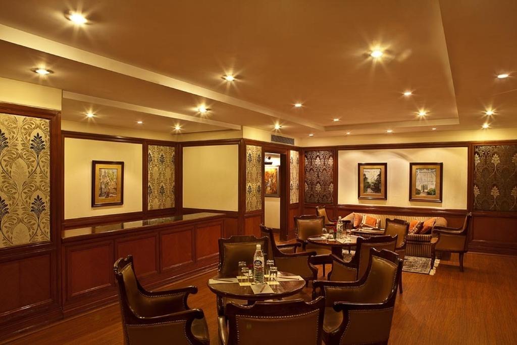 The Bristol Hotell Gurgaon Eksteriør bilde