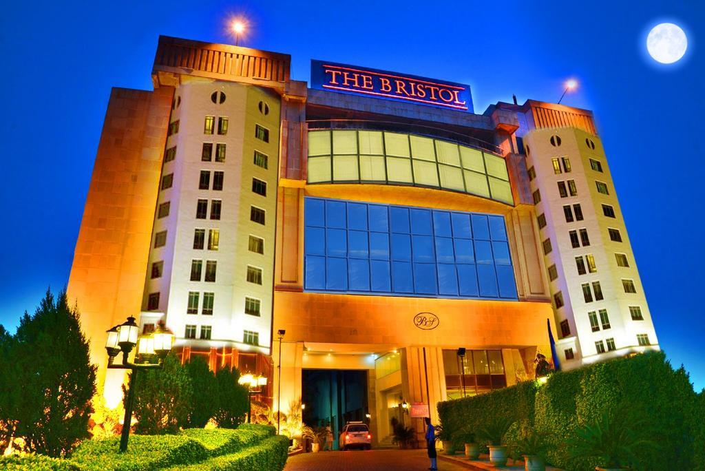 The Bristol Hotell Gurgaon Eksteriør bilde