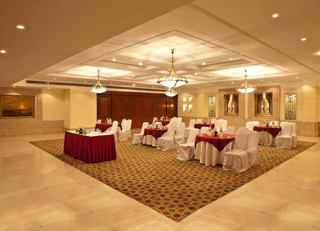The Bristol Hotell Gurgaon Eksteriør bilde