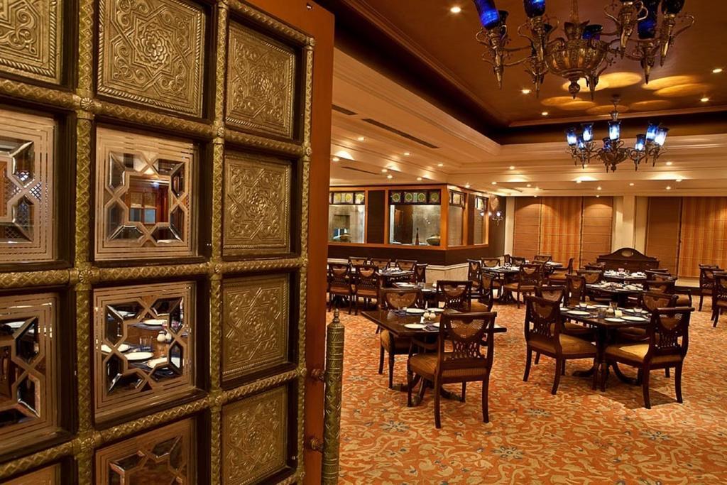 The Bristol Hotell Gurgaon Eksteriør bilde