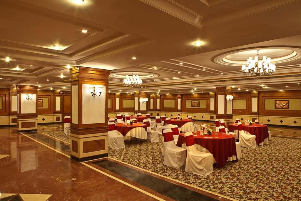 The Bristol Hotell Gurgaon Eksteriør bilde