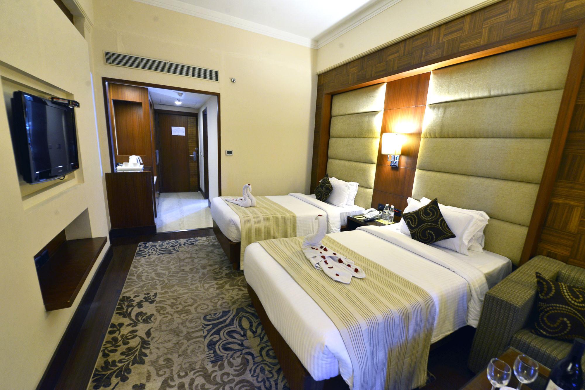 The Bristol Hotell Gurgaon Eksteriør bilde